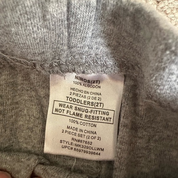 Boys Disney Mickey pajama set 2t - Picture 2 of 2